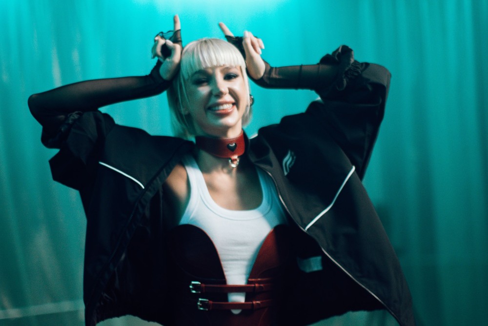 Lina Tion випустила сингл «Повтори» — історію про кохання, що поступово перетворюється на одержимість