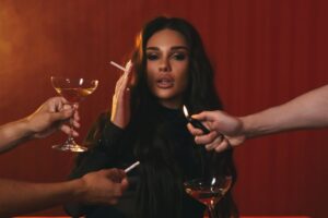 Від Балі до Cartier: Alina Feels випустила «Mon amie» про високі стандарти та чоловічу ініціативу