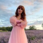 Ірина Зінковська випустила нову пісню «Пахнуть квіти» та розповіла про переосмислення часу і цінностей