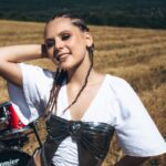 «Сяй» на повну: MUSHKA поєднала попзвучання з рок-елементами в новій відеороботі